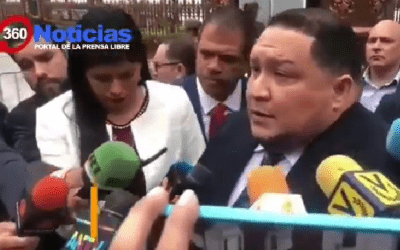 Guaidó afuera de la Asamblea Nacional