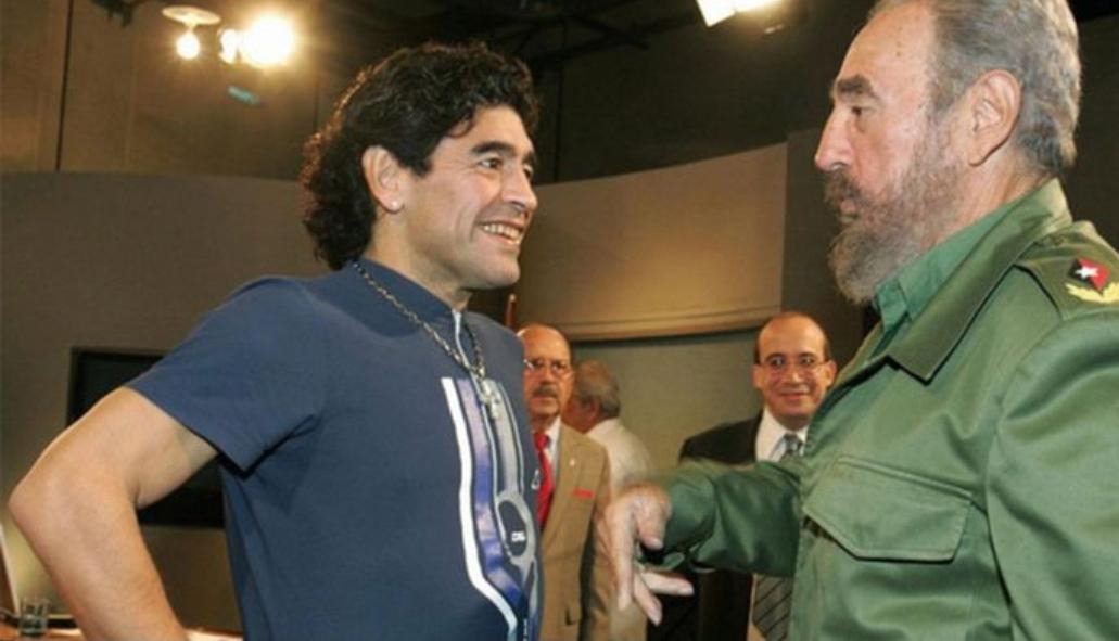 Dos gigantes que partieron el mismo día, dejando una huella imborrable para toda la humanidad. ¡Honor eterno a Fidel y “el 10”.  La grandeza de ambos es de tal magnitud que deberíamos inventar nuevas palabras para describirla. Basta con este recordatorio.