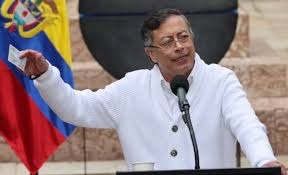 El presidente Gustavo Petro demuestra cómo se realizó el fraude en la primera vuelta de las elecciones presidenciales en Colombia, que contra todas las encuestas, arrojó como ganador al candidato de la ultra derecha Abelardo De la Espriella